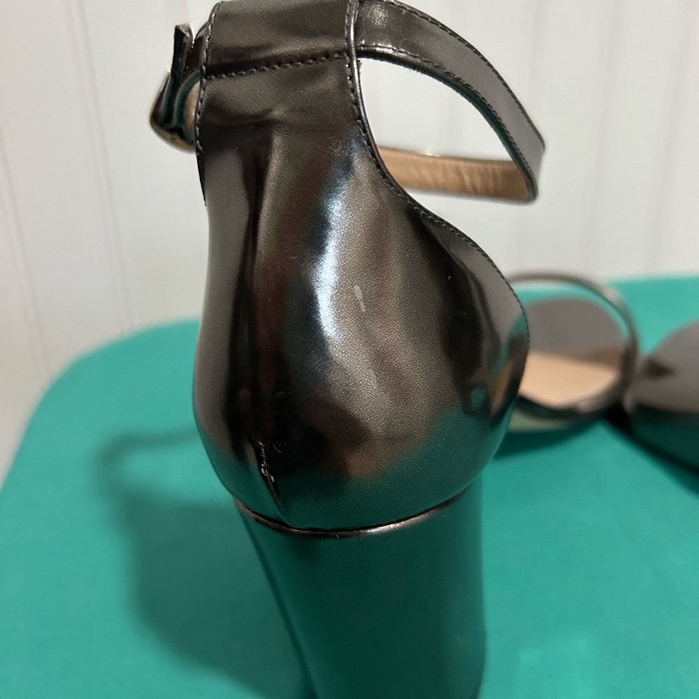 Manolo Blahnik Ankle-Strap Open-Toe Heels SZ: 40 - Picture 6 of 9